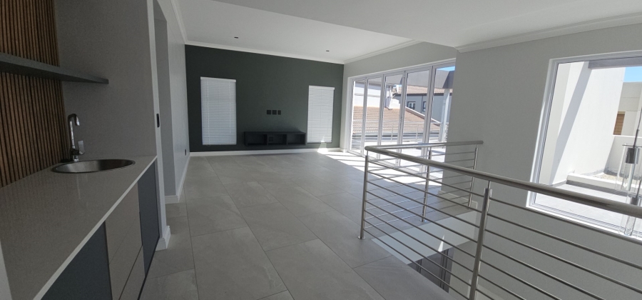 3 Bedroom Property for Sale in Calypso Beach Western Cape